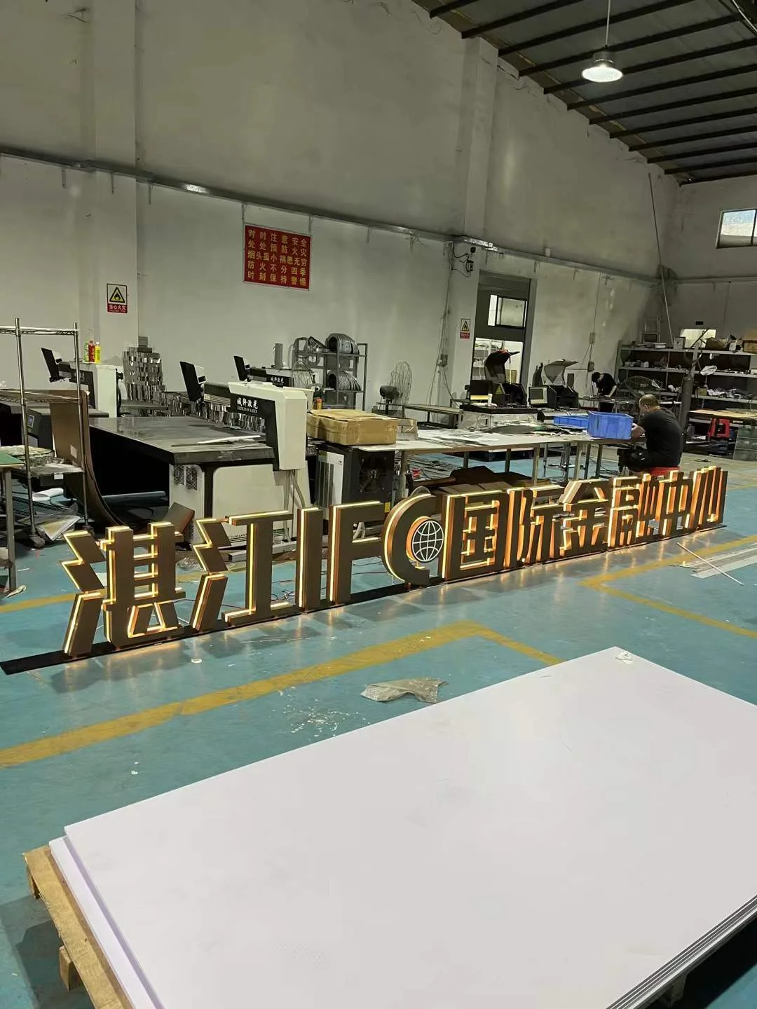 湛江 IFC 國際金融中心大型樓頂字實拍 6